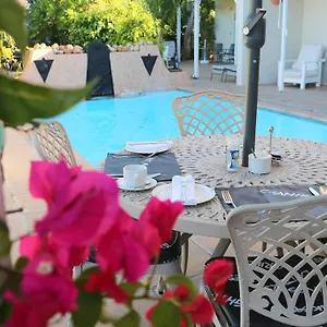 Paradiso & Self-catering Guest house